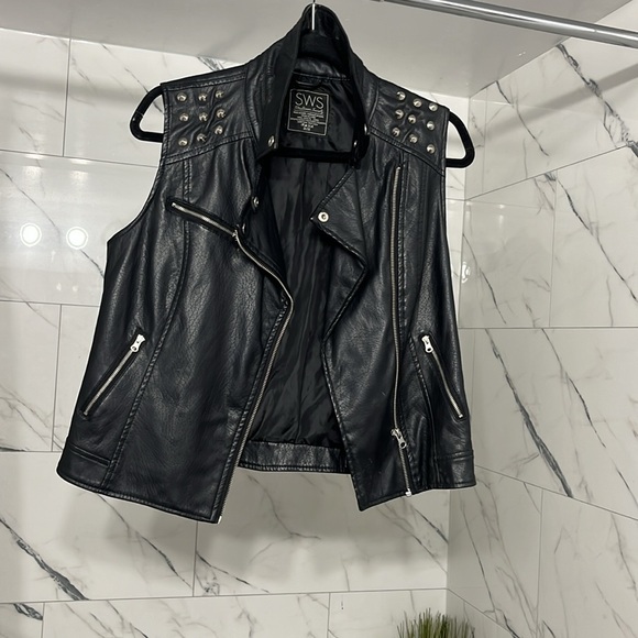 Leather vest - Picture 2 of 3